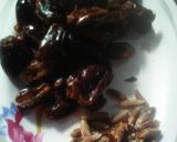 Foto langkah ke 3 dari resep Kurma isi almond lapis coklat praktis(kuis moncok).