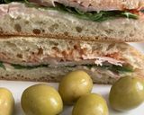 Foto del paso 10 de la receta: Bocadillo frío de fiambre de pollo, con allioli, tomate y rúcula