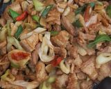 รูปขั้นตอนการทำที่ 2 ของ หมูสามชั้นผัดต้นหอมญี่ปุ่น