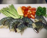 รูปขั้นตอนการทำที่ 1 ของ กุ้งลิสบัว(กุ้งอบไวน์ขาวแบบโปรตุเกส)葡京白酒焖虾