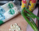 Foto langkah ke 1 dari resep Sop Tofu Enoki.