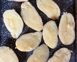 Foto del paso 2 de la receta: Filet de merluza con papas al horno 🐟🥔