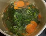 Foto langkah ke 3 dari resep Sayur bening bayam wortel.