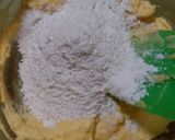 Foto langkah ke 2 dari resep Cookies bunga 3 bahan.