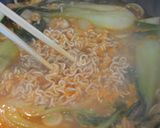 Une image de l'étape 7 de Ramyeon pak choi et œufs mollets.