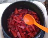 Foto langkah ke 3 dari resep Korean Strawberry Milk.