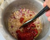 A picture of step 4 of Tomato mozzarella chicken 😋😋.