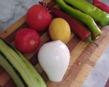 صورة لخطوة 1 من وصفة سلطة خضار صيفية تبرد القلب 🌶️🥒🧅🍅🍋🫑