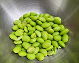 A picture of step 3 of Low-Fat Lunchbox Recipe 03: Stir-Fried Shrimp with Edamame.