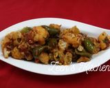 A picture of step 3 of Gobhi Shimla Mirch Stir Fry.