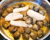 Foto del paso 5 de la receta: Rape en salsa verde con Almejas