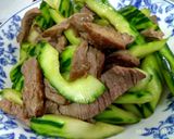 Foto langkah ke 2 dari resep Oseng timun ala pelangi.