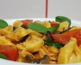 Pas rețetă Tortellini cu brânză și roșii cherry, în sos alb 3 fotografie
