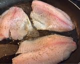 Foto del paso 2 de la receta: Filete de pescado con salsa de pimientos morrón
