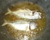 Foto langkah ke 1 dari resep Ikan Kembung Kuah Kuning.