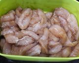 Hình bước làm 1 của món Ức gà xào nấm đông cô