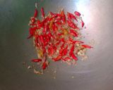 Foto langkah ke 2 dari resep Tumis Kentang Sosis Kecap Pedas.