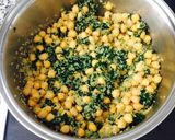 Foto del paso 4 de la receta: Espinacas, quinoa y garbanzos