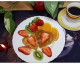 Hình bước làm 4 của món #cleaneating Pancake yến mạch với hoa quả và mật ong 🥝🍯🍓