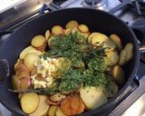 Une image de l'étape 6 de Duo de pommes de terre sautées à l ail et persil.