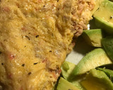 Foto del paso 3 de la receta: Tortilla francesa de atún y tomate, con aguacate