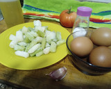 Foto del paso 1 de la receta: Tortilla de ajos tiernos con ajo, huevos de mis gallinitas