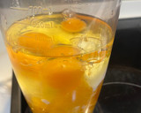 Foto del paso 2 de la receta: Bizcocho esponjoso de naranja y yogur con chips de chocolate