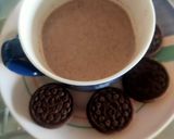 A picture of step 2 of Oreo milk shake.