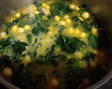Foto del paso 4 de la receta: Garbanzos estofados con panceta, espinacas y huevo duro