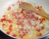 Foto del paso 1 de la receta Garbanzos con patatas y huevos fritos al pimentón picante