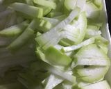 Hình bước làm 1 của món Bầu xào trứng