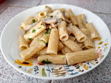 Pasta con crema y champiñones
