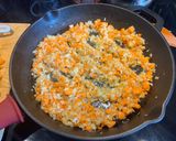 Une image de l'étape 2 de Chili servi sur nid de courge spaghetti fumée.