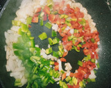 Foto del paso 4 de la receta: Fideuá de verduras y langostinos con allioli de rábanos