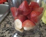 Foto del paso 1 de la receta: Batido de fresas y plátano