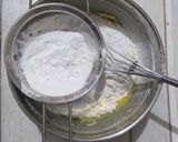 Foto langkah ke 2 dari resep Muffin Keju tanpa mixer.