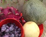 Foto langkah ke 1 dari resep Diet Juice Dragon Fruit Melon Pear Blueberry.