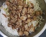 A picture of step 4 of Soya chunks veg chowmein.