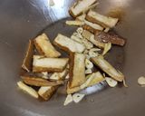 A picture of step 2 of Sauteed Lettuce.