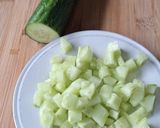 Une image de l'étape 1 de Salade de Thon, Tomates, Concombre et Pommes.