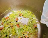 Foto del paso 8 de la receta: Sopa de mejillones al azafrán