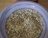 Foto del passaggio 1 della ricetta Riso ai 3 cereali con zucchine e tonno