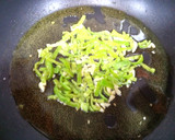 Foto del paso 1 de la receta: Espaguetis con ajo, bacon y pimiento verde