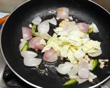 A picture of step 3 of Walnut Schezwan Stir Fry.