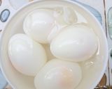 Hình bước làm 1 của món Trứng gà ngâm tương