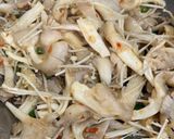 Gambar langkah 3 resipi Cendawan tiram enoki dan telur.