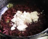 A picture of step 5 of Beetroot poriyal.