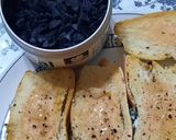 Foto del paso 6 de la receta: Pan con ajo al estilo italiano y sal negra