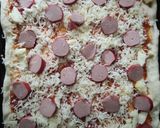 Foto langkah ke 4 dari resep Pizza sosis keju.