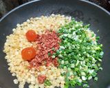 Hình bước làm 4 của món Bắp xào trứng muối